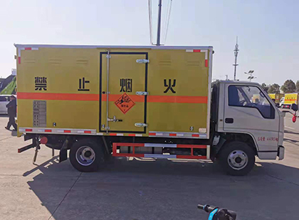 福山镇爆破器材运输车